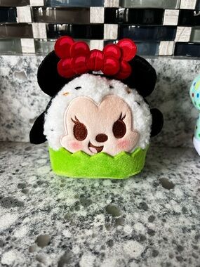 Disney Munchlings Minnie Susie Roll